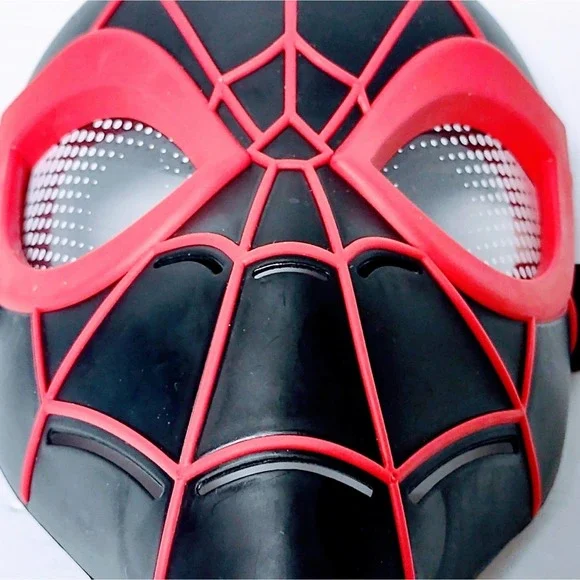 Spider-Man Black and Red Halloween Mask - Picture 2 of 3